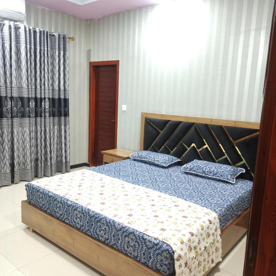 The Crown Guest House Islamabad Exterior photo