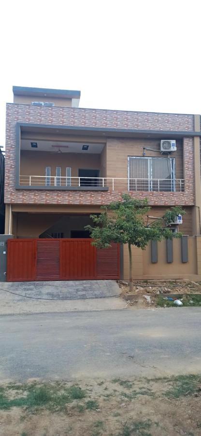 The Crown Guest House Islamabad Exterior photo