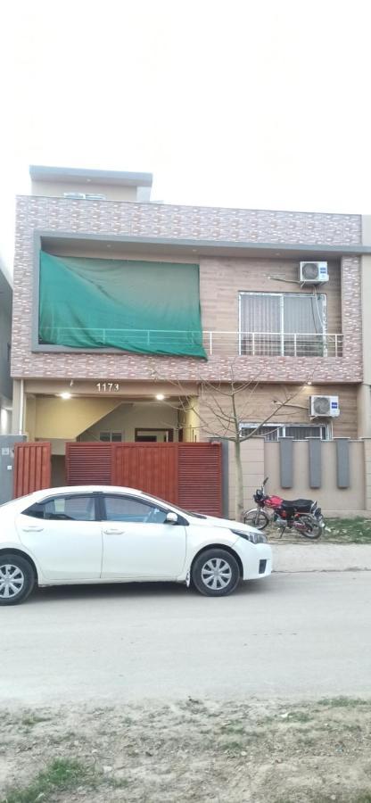 The Crown Guest House Islamabad Exterior photo